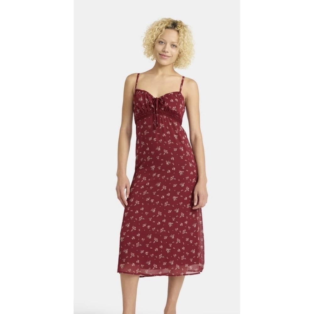 Women's Maxi Dress‎ with Lace Trim. Medium.Red Merlot Color. New.